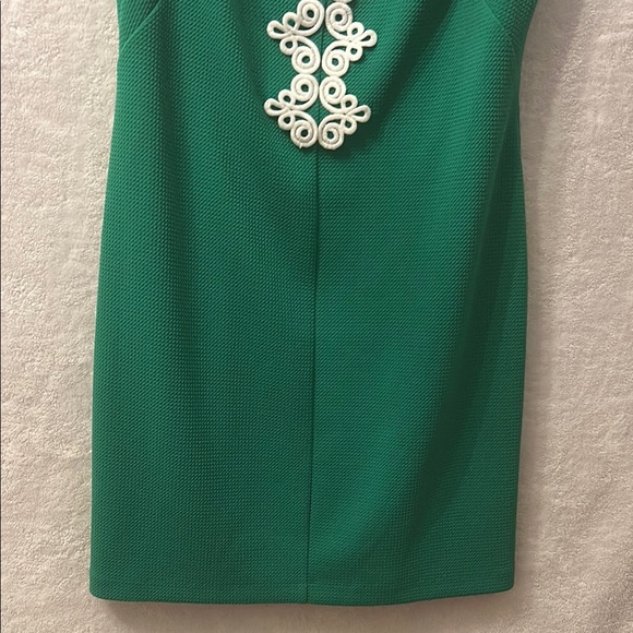 Elle Green & White Sheath Dress with Plunge Neckline - Picture 6 of 16